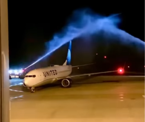 United Airlines Монгол Улсад анхны буултаа хийжээ